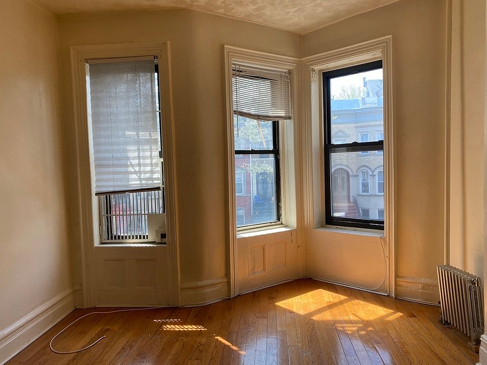 1st image of 890 Saint Johns Pl #6