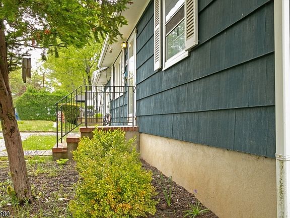4th image of 161 Beachwood Rd