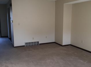 532 Foster Rd, Iowa City, IA 52245