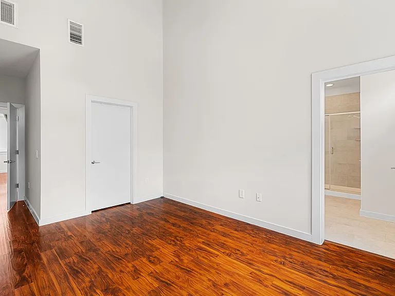 705 N Bluff Dr #6 — Photo 7
