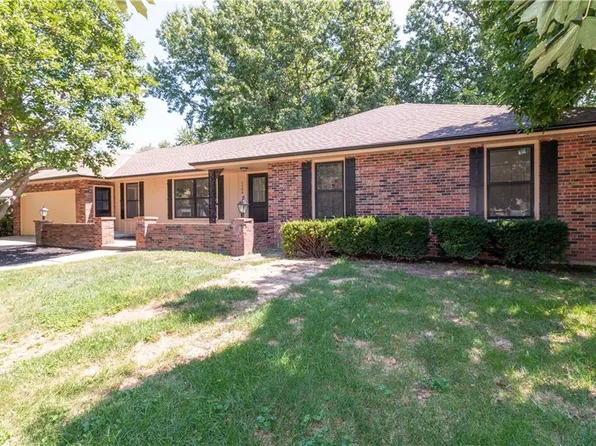 1109 Mockingbird Ct, Saint Joseph, MO 64506