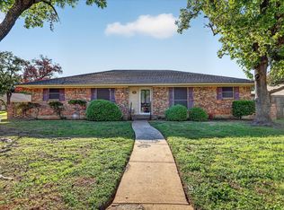 1818 Lakemont Ct, Arlington, TX 76013