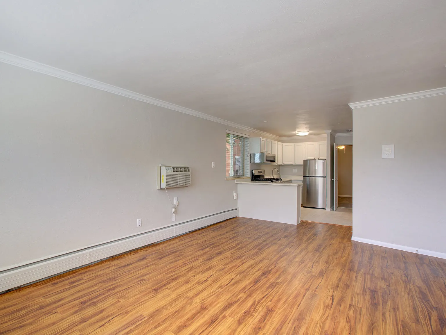 1536 Vine — Photo 3