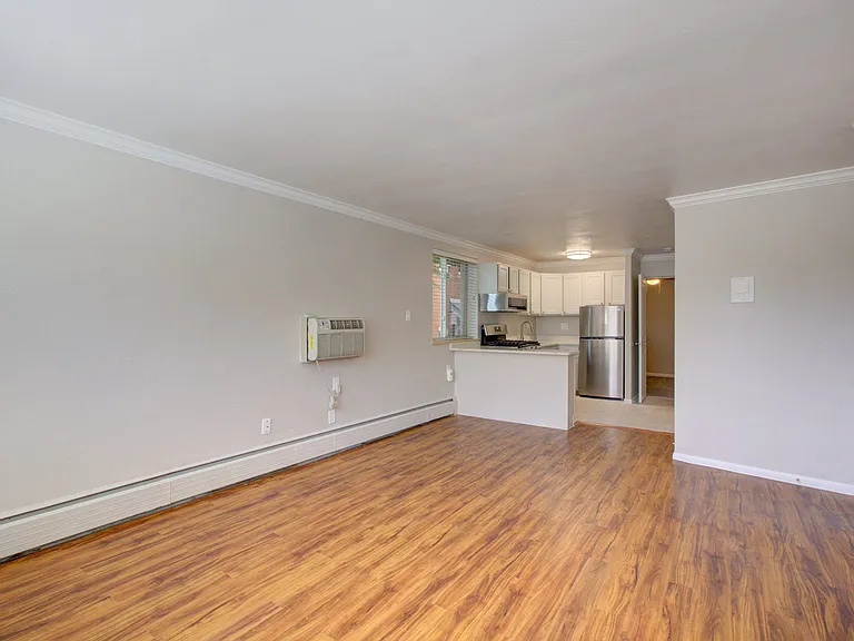 1536 Vine — Photo 3