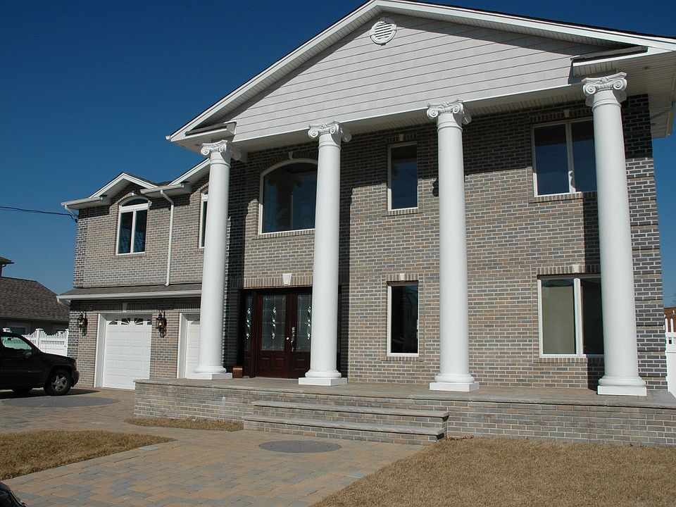 Beutiful, New, Georgian Colonial on Waterfron Lot 
