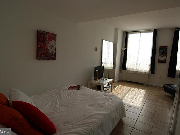 5th image of 801 N Pitt St APT 610