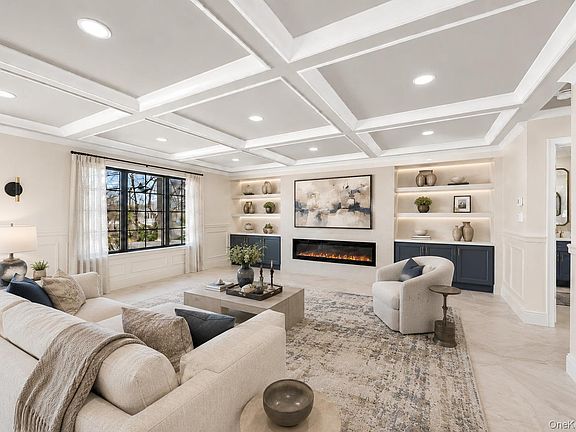 4th image of 26 Cloverfield Road S
