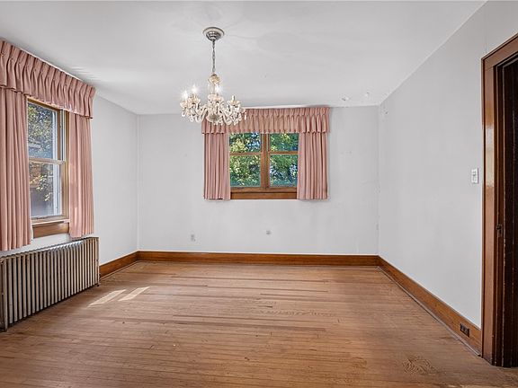 12th image of 121 Kittanning St