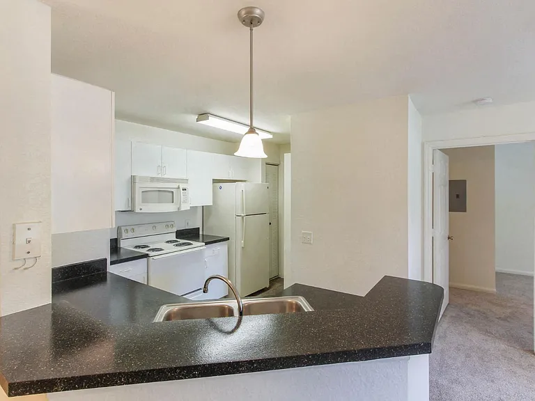 Windermere Apartments — Photo 18