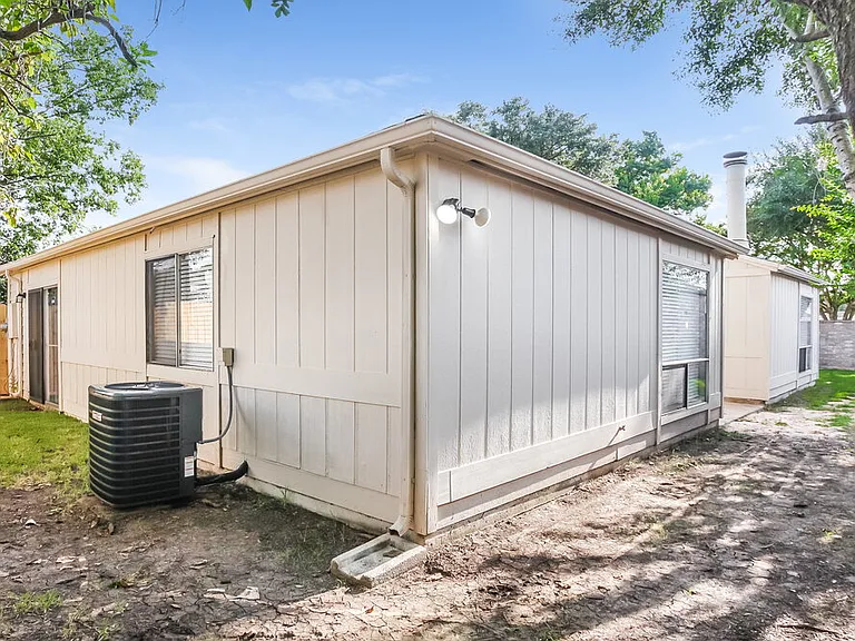 3915 Vineyard Dr — Photo 17