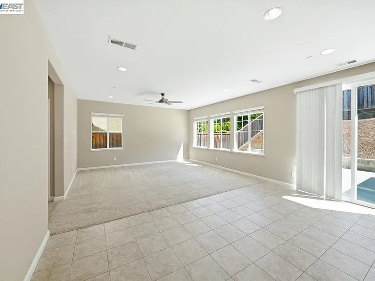 1172 Sagardia Way — Photo 4