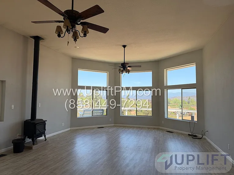 1425 Cedar St — Photo 11