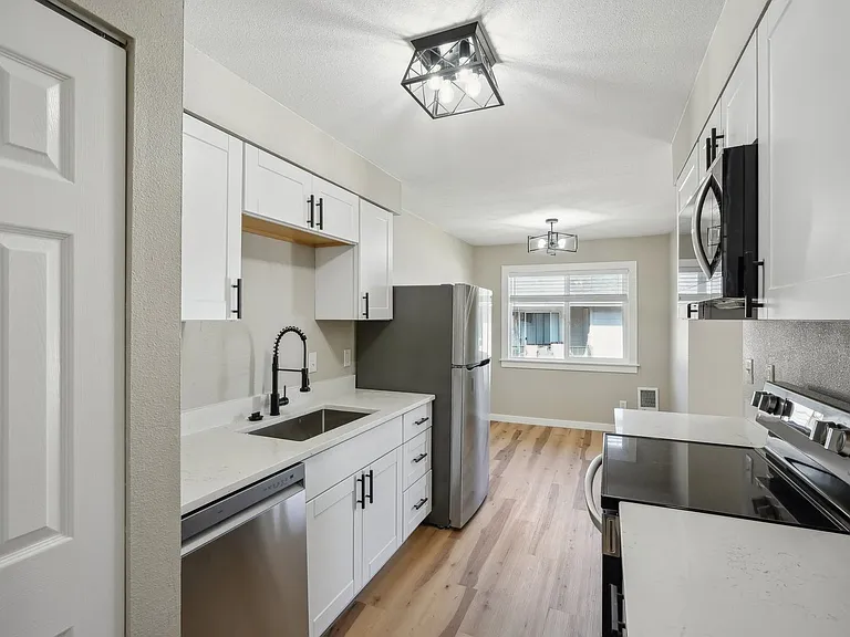 Sandy Terrace Apartments — Photo 37