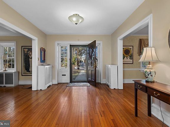 5th image of 345 Llandrillo Rd