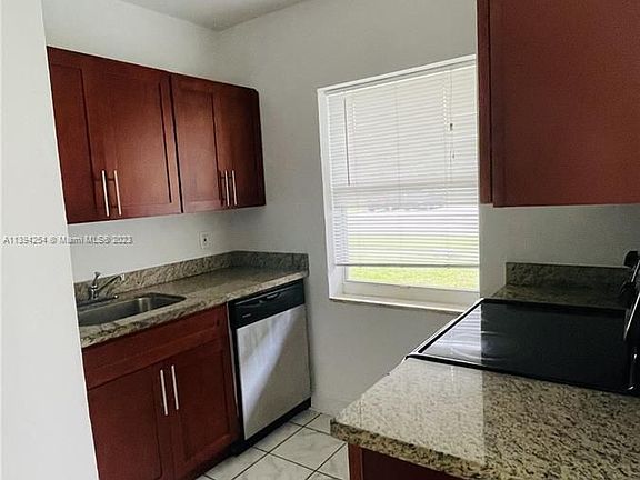 5th image of 17193 NE 18th Ave #0