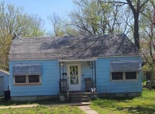 619 S Maple St, Nowata, OK 74048