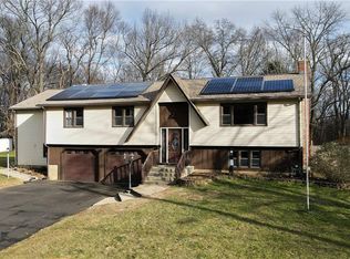 48 Center St, Windsor, CT 06095