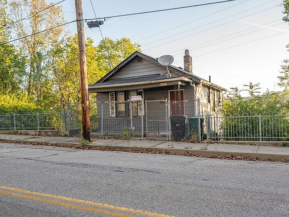 3rd image of 2524 Beekman St