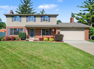 5504 Antoinette Dr, Grand Blanc, MI 48439