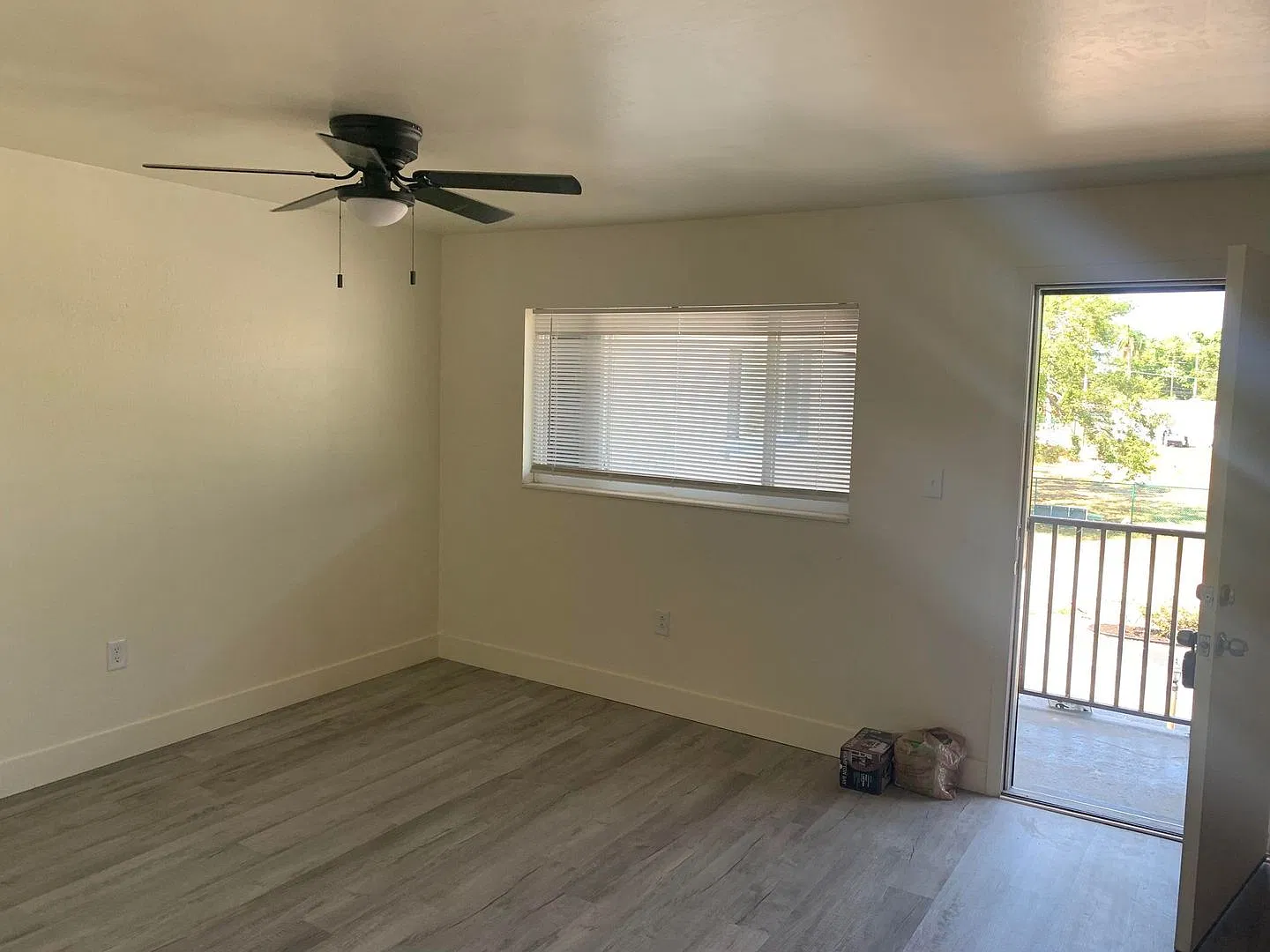 First Months Rent Free!! Newly Remodeled, 2 Bedroom In Downtown Fort Myers — Photo 4