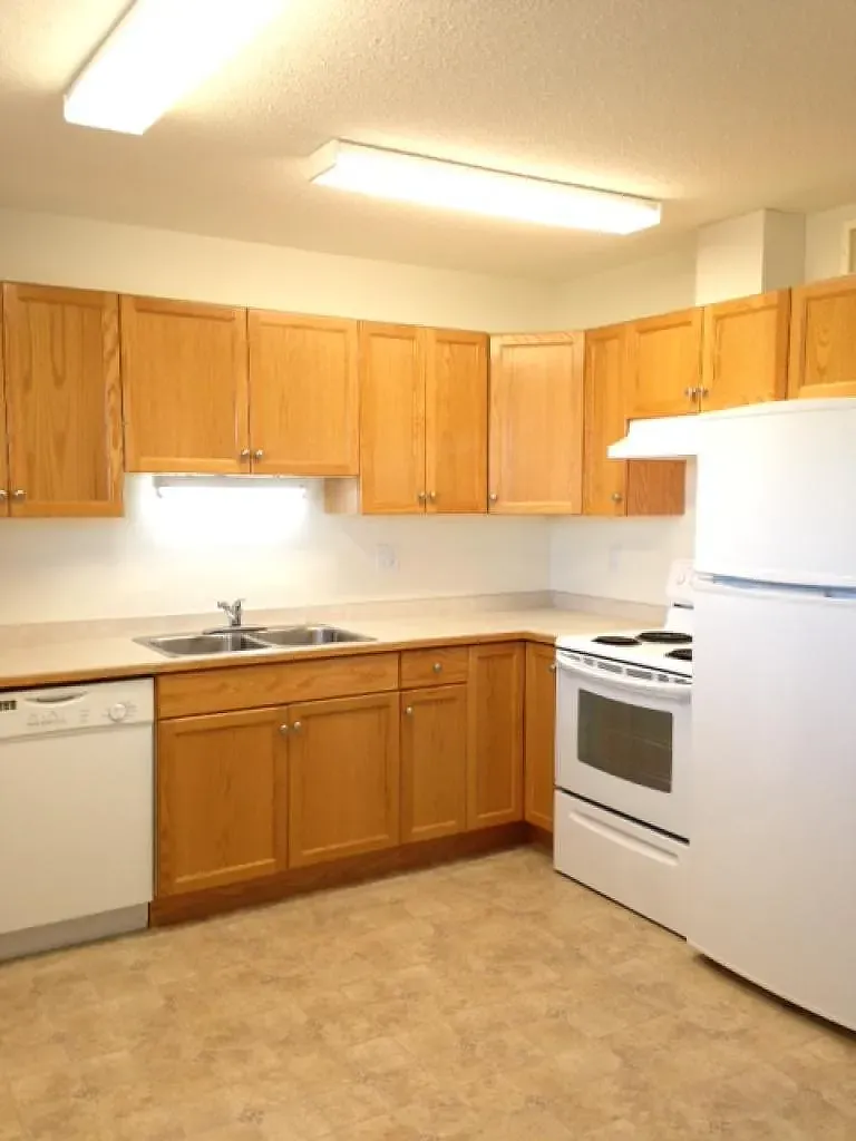 Eagle Manor — Photo 2