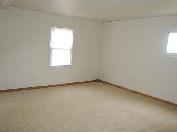 5th image of 940 Richard Dr