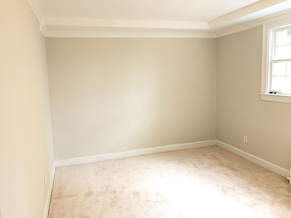 5th image of 3310 Mount Vernon Ave #2