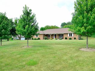 38W352 Foxwood Ln, St Charles, IL 60175