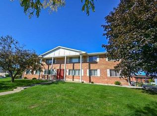 10278 W Whitnall Edge Cir APT 102, Franklin, WI 53132