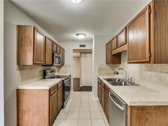 4th image of 5001 Watkins Cir