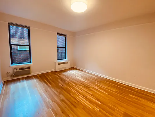 Rented by Metropolis Real Estate of Manhattan | media 5