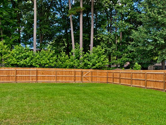 4th image of 110 Winsome Haven Dr