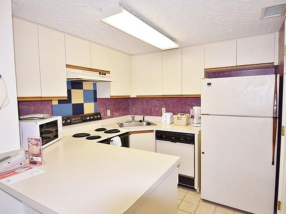 4th image of 8600 Ridgewood Ave #3206
