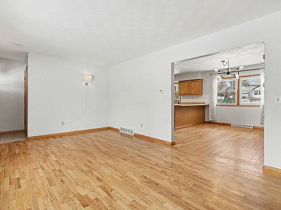 5th image of 17155-10 Mile Rd