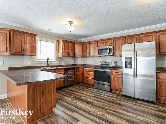5th image of 811 Willow Ln