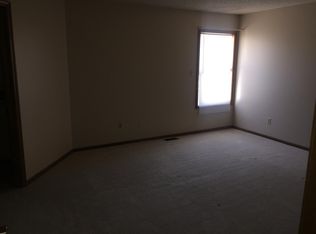 1048 SW Lilly Cir, Topeka, KS 66604