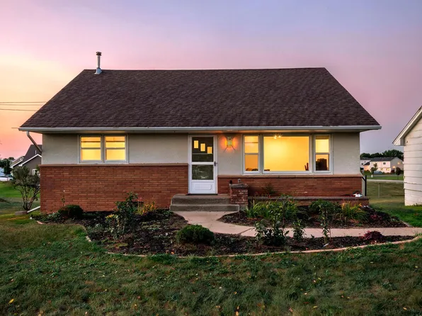 527 River Rd NE, Hanover, MN 55341
