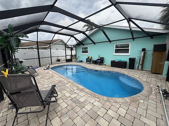 5th image of 1002 SILVER PALM WAY