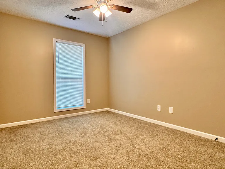 184 James Dr — Photo 6