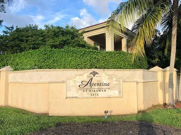 2544 Centergate Dr, Hollywood, FL