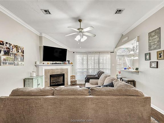 3rd image of 207 Bernburg Ct