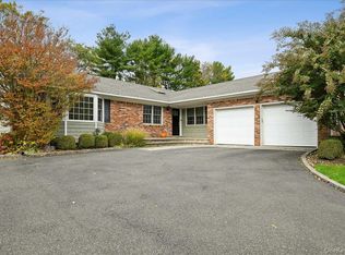 21 Colgate Lane, Woodbury, NY 11797