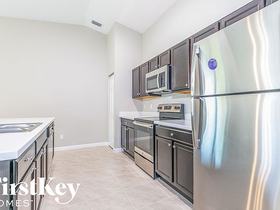 4th image of 4049 SW McIntyre St