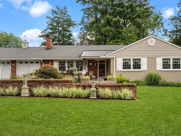 14 Farm Rd, Ewing, NJ 08638