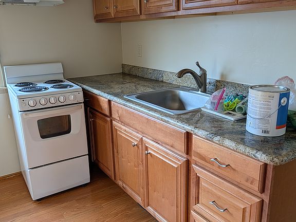 3rd image of 3104 Everett Cir