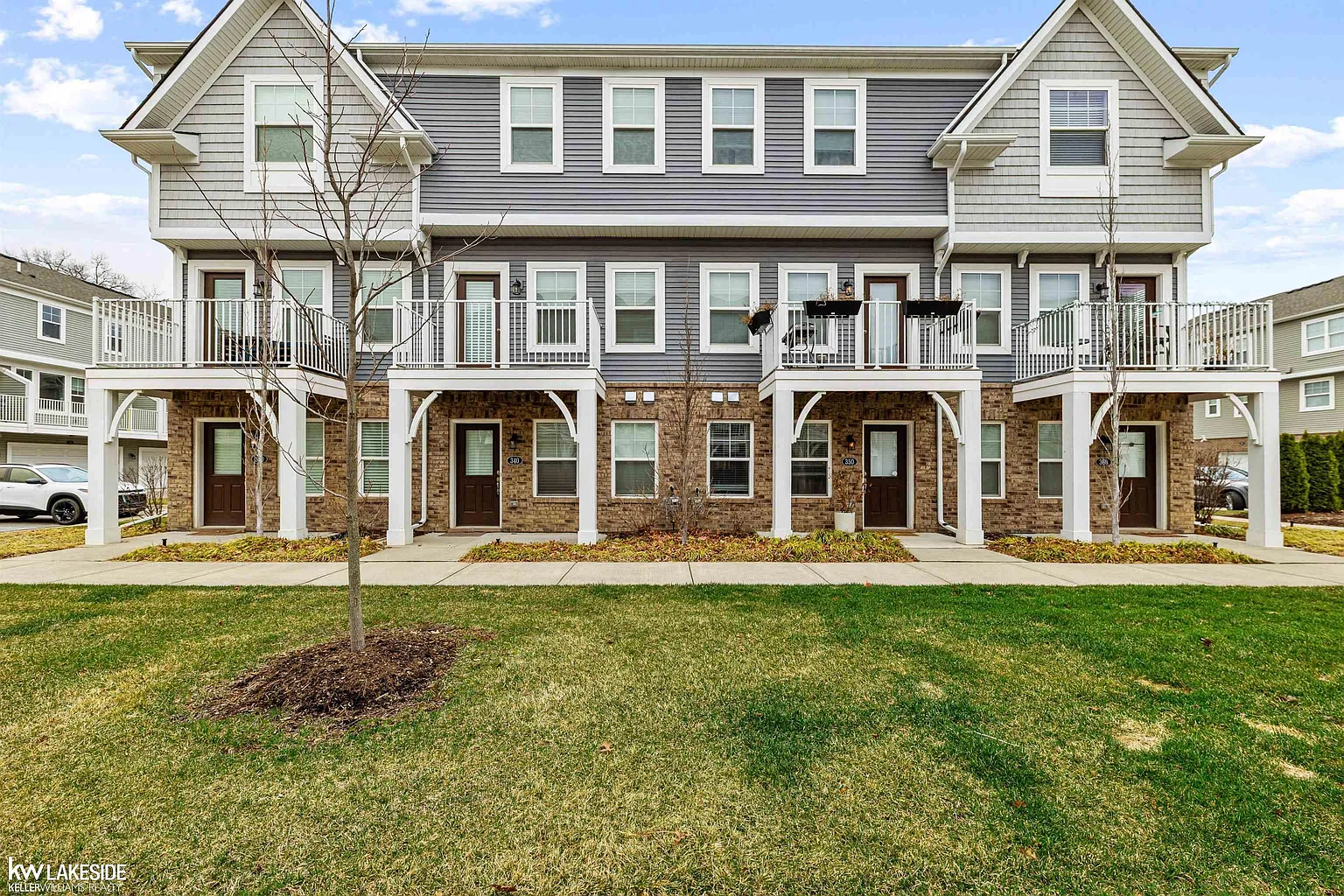 340 Dale Ct photo 1