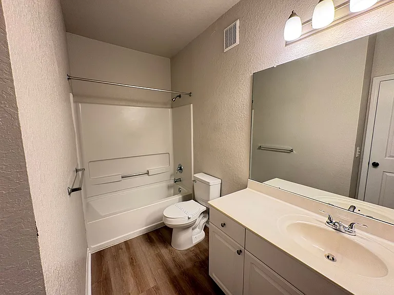 1004 Hemingway Cir — Photo 7