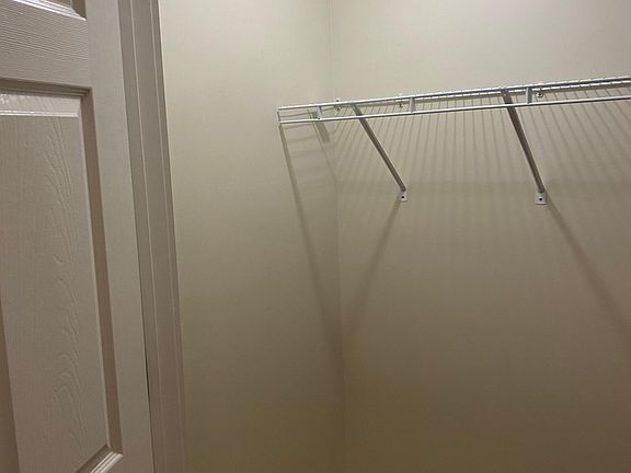 4th image of 35 Hillcrest Dr #A