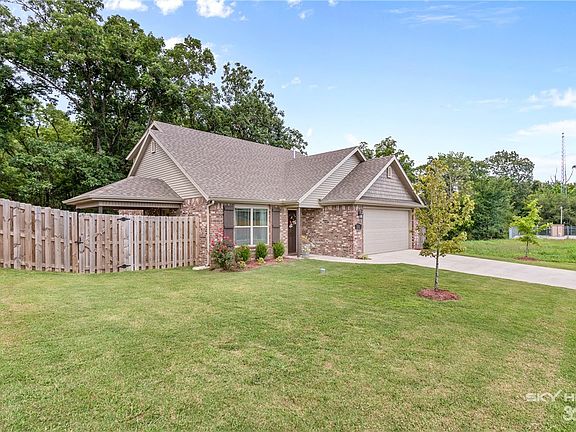 4th image of 901 Asher Dr