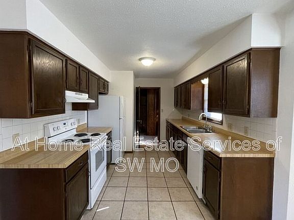 5th image of 1316 E Lakewood St